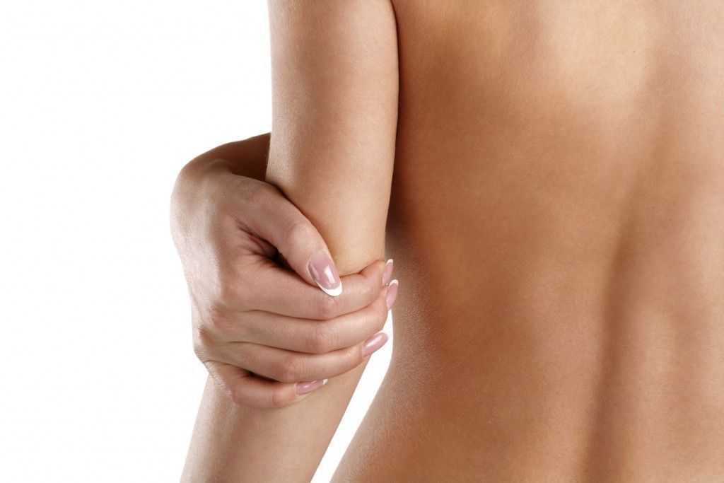 Codo_mujer_remover-manchas-de-los-codos-natural-1